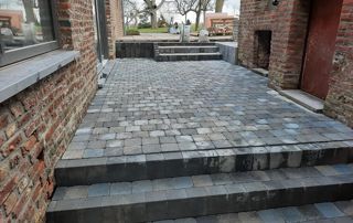 maçonnerie extérieure : escalier en pierre naturelle