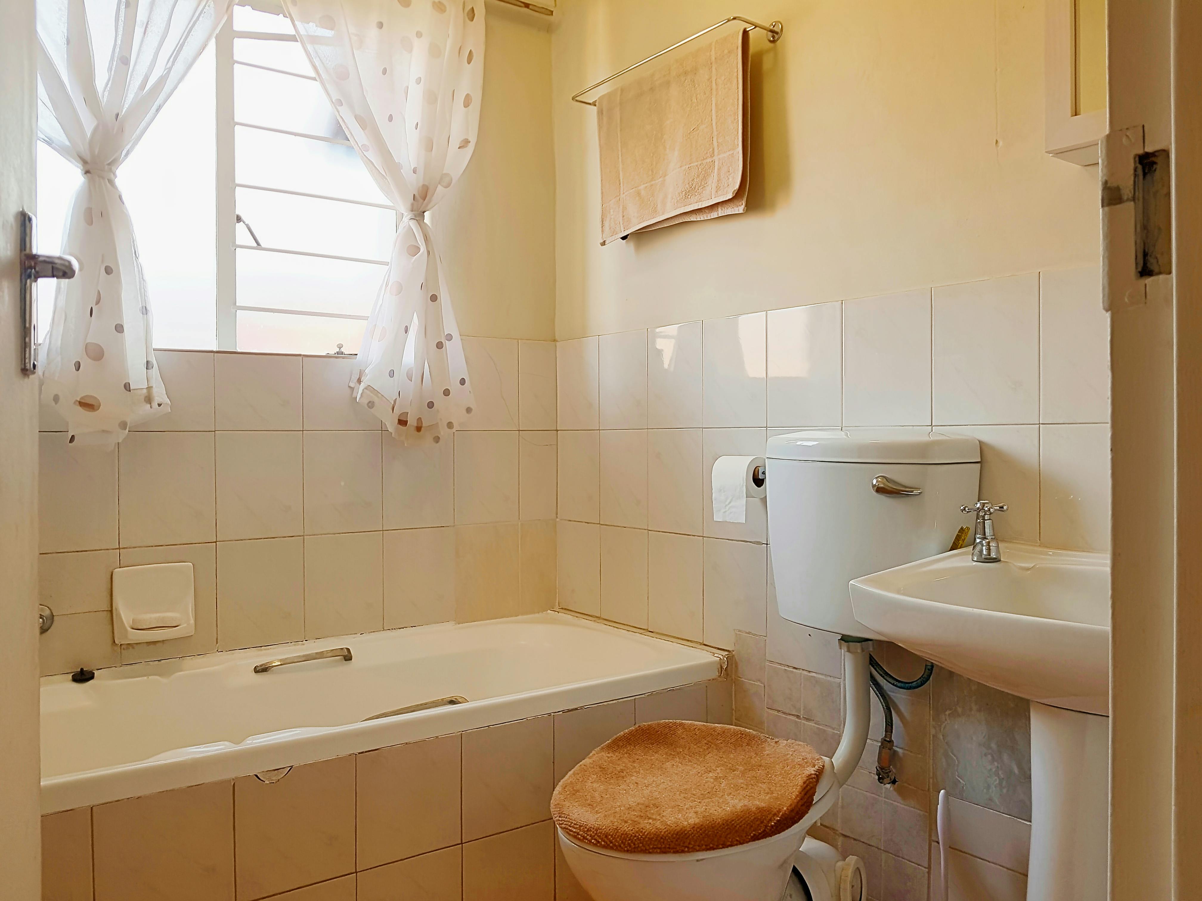 vieille salle de bain à rénover