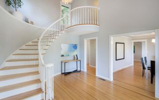 Escalier tournant en bois