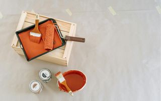 peinture terracotta et pinceaux
